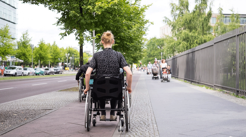 Ruta accesible OGUC fundamentos técnicos diseño universal espacios inclusivos